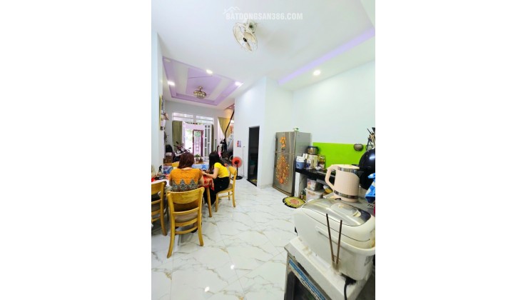 Bán nhà Đường Long Phước, Phường Long Phước, DT 50m2, 2 tầng, 2PN, SH, giá 3.65  tỷ.